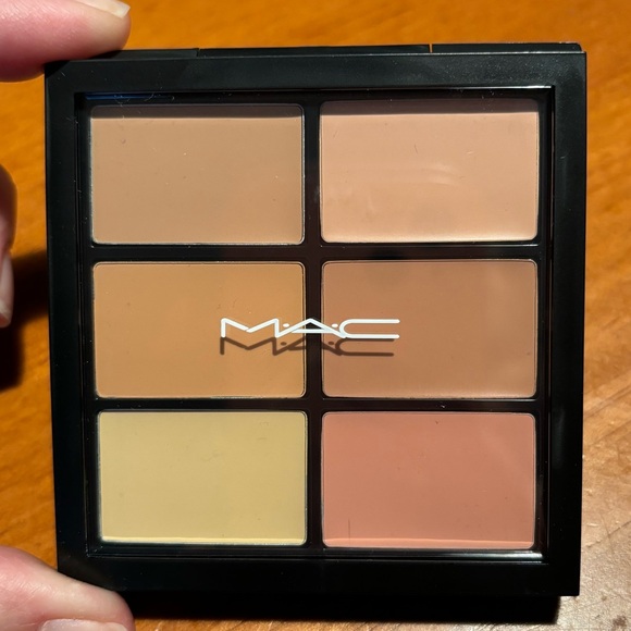 MAC Studio Fix Conceal and Correct Palette - Picture 5 of 16